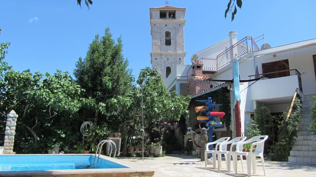Bell Tower Apartments Tisno Kültér fotó
