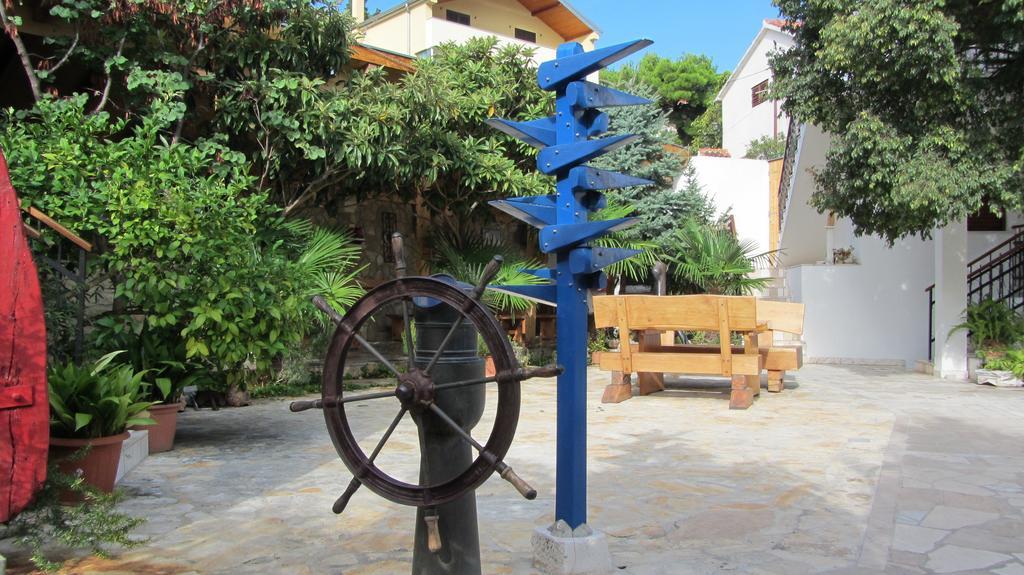 Bell Tower Apartments Tisno Kültér fotó