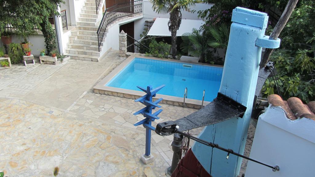 Bell Tower Apartments Tisno Kültér fotó