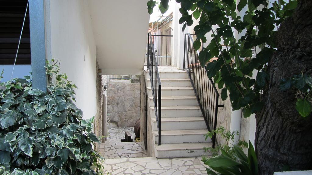 Bell Tower Apartments Tisno Kültér fotó